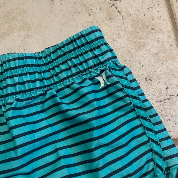 💜 Hurley Teal & Black Striped Board Shorts / Swim Shorts, Size S - Picture 2 of 5